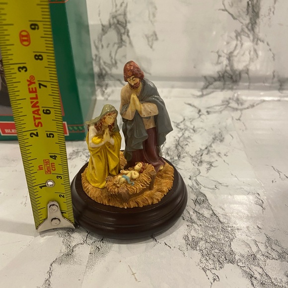 House of Lloyd - Small Blessings Nativity Christmas Around The World - Wood Base - Picture 4 of 8